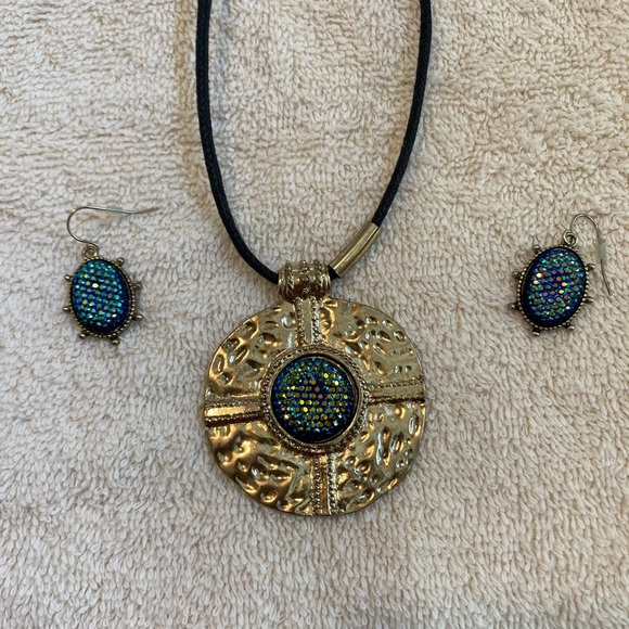 Necklace and earrings set. Copper look with iridescent accents. Great cond - Picture 2 of 9